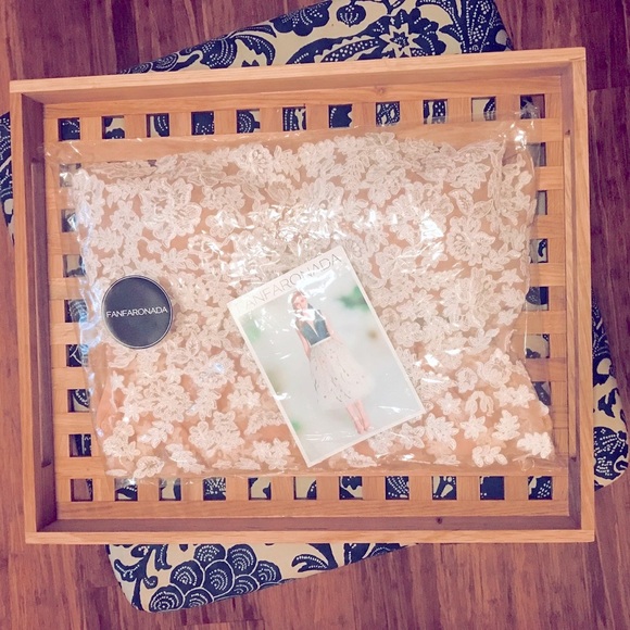 Fanfaronada Ecru Lace Bodysuit - Picture 7 of 7